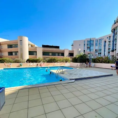 Joli Avec Piscine Apartment Sete