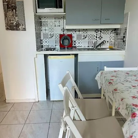 Apartament Joli Avec Piscine